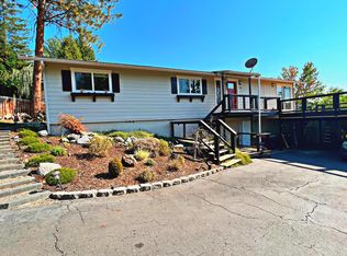 1586 Angel Crest Dr, Medford, OR