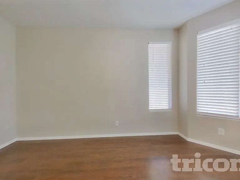 6608 S 45th Ln — Photo 6