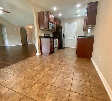 4th image of 6206 S 37th St