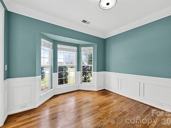 5th image of 1106 Alyssum Ln