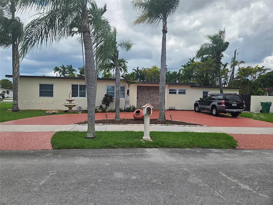10500 SW 30th St