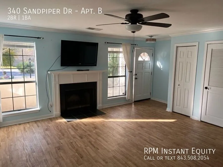 Great Location!! 2 Bedroom Condo-First Month Free!! — Photo 4
