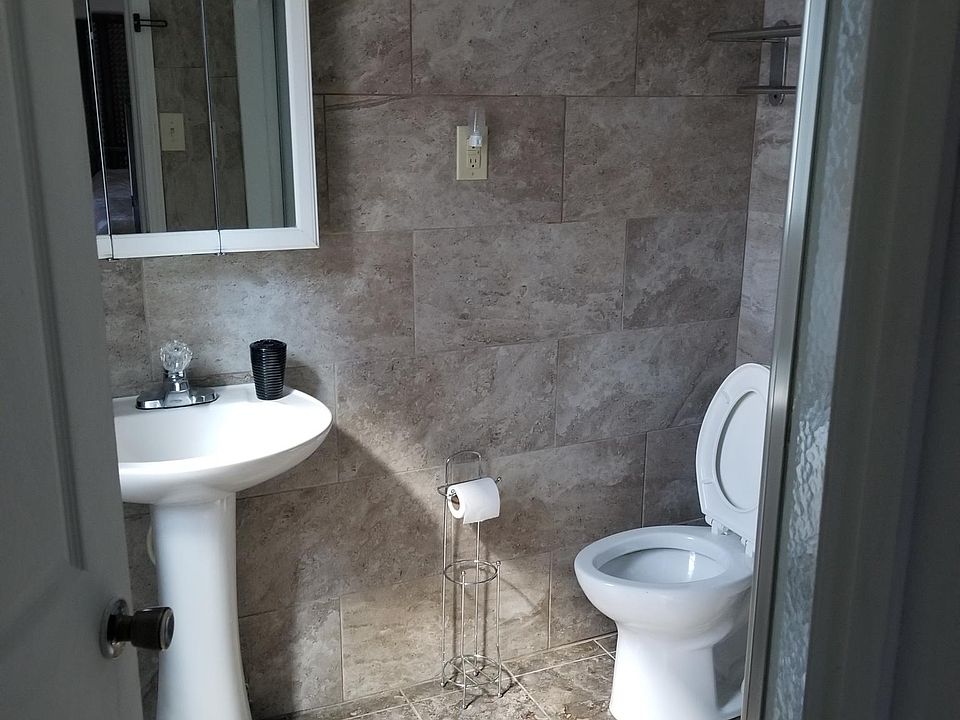 2nd image of 920 Cherry St APT 215
