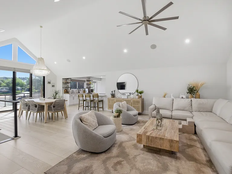 15928 Henry Ln — Photo 3