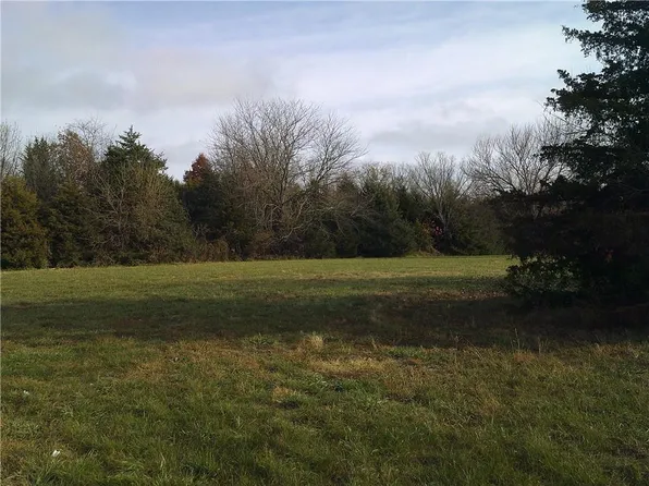 206 E Sundance Dr, Paola, KS 66071