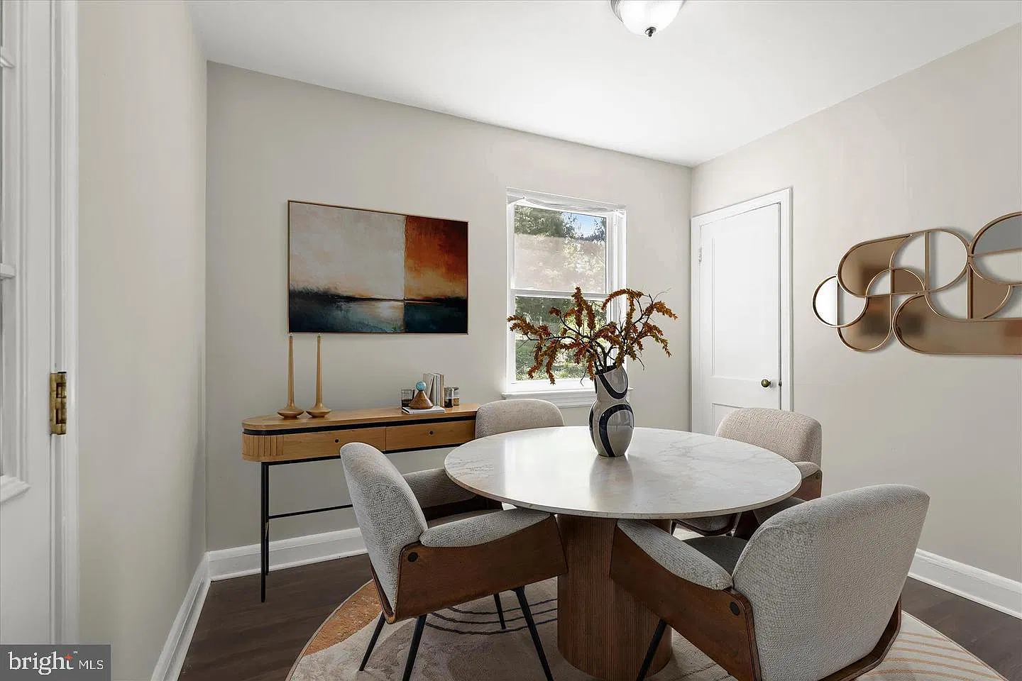 4 bed, 2.5 bath, 1376 sqft, $2,500 — Photo 3