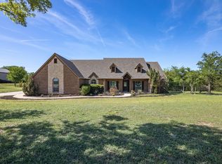 129 Rattling Antler Ct, Azle, TX 76020