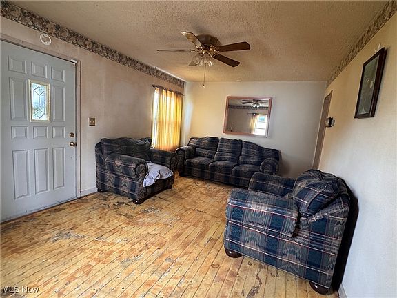 4th image of 1136 Hazelwood Ave SE