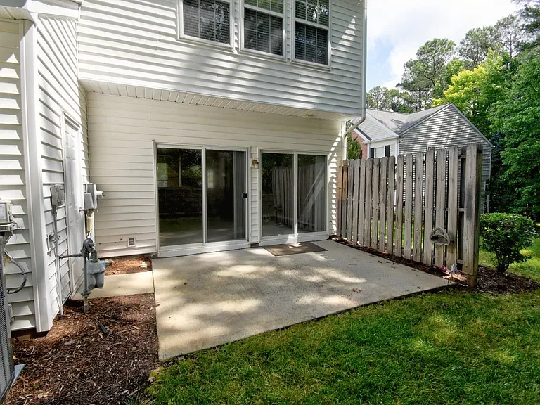 314 Canyon Lake Cir — Photo 31