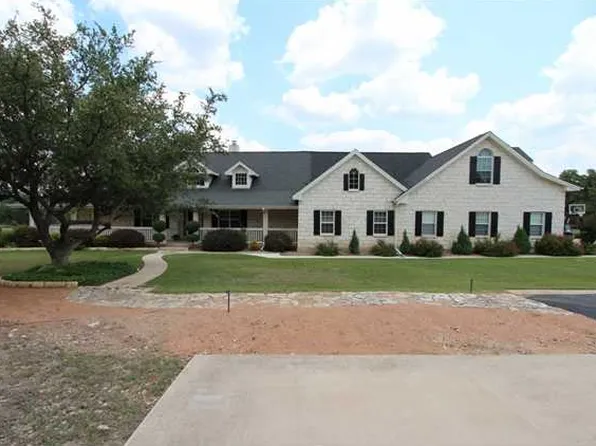 312 Quarterhorse Dr, Liberty Hill, TX 78642