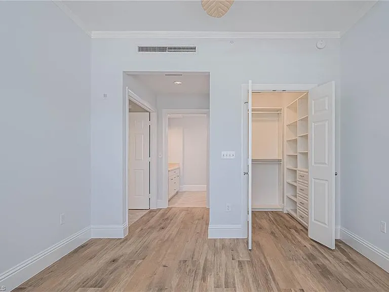 5068 Annunciation Cir #209 — Photo 22
