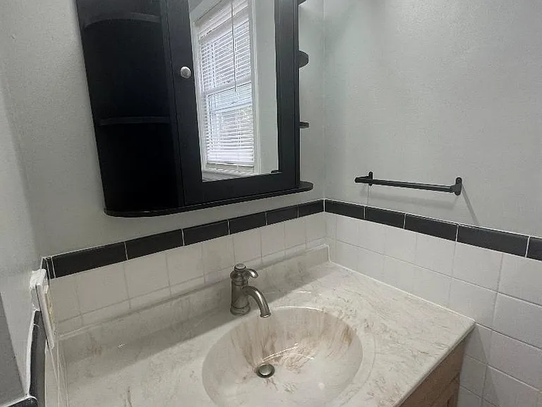 50 Baron De Hirsch Rd — Photo 8