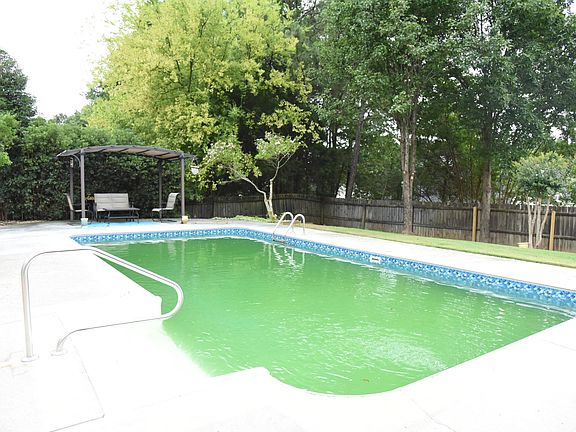 3rd image of 880 Charles Hall Dr