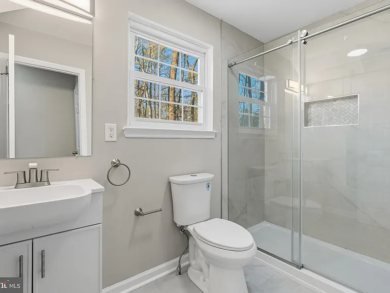 221 Oak Ln — Photo 22