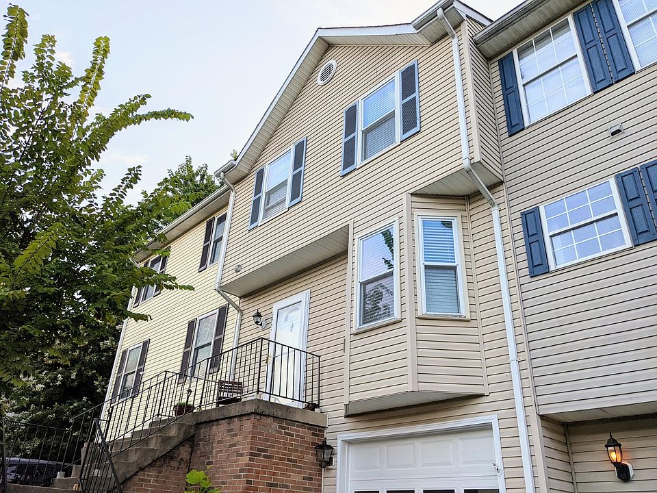 1st image of 203 Staunton Ct