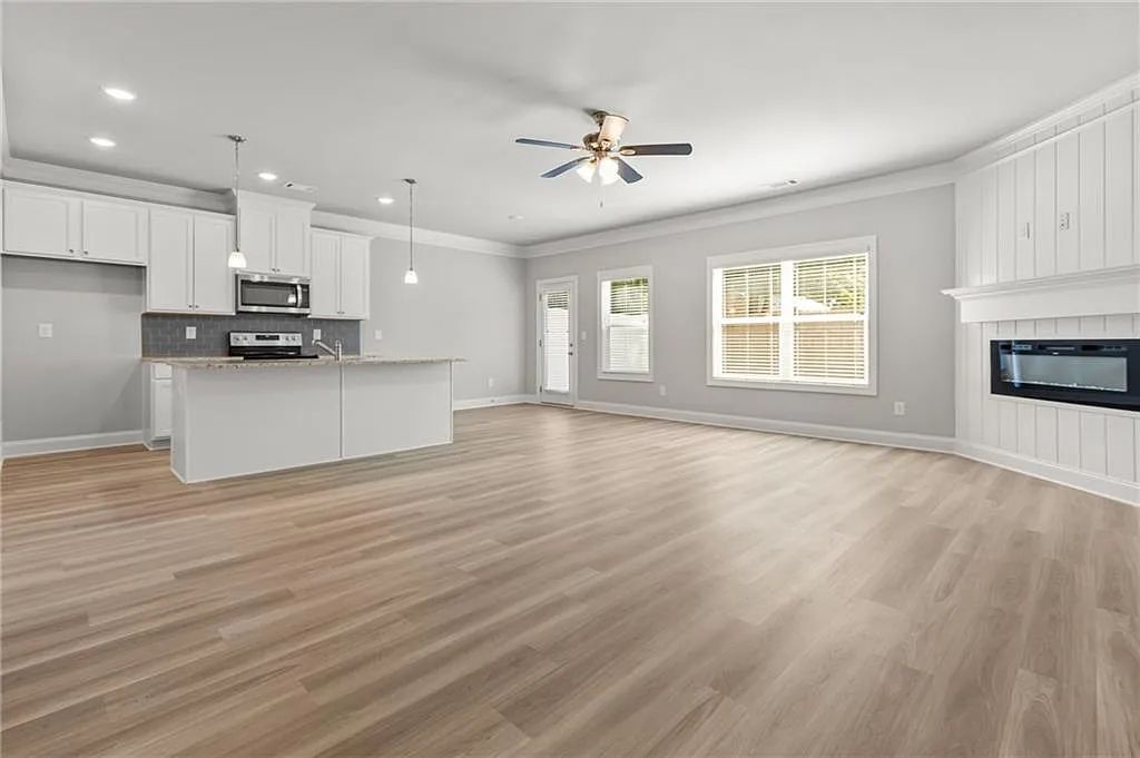 3 bed, 2.5 bath, 2000 sqft, $2,100 — Photo 4
