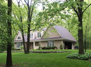 S42W27584 Oak Grove Ln, Waukesha, WI 53189