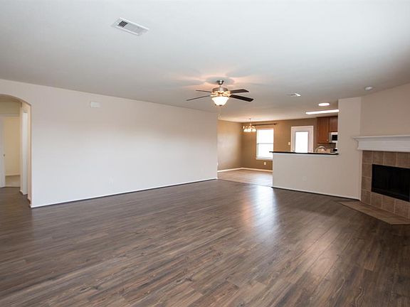 4th image of 7802 Diamond Oak Dr
