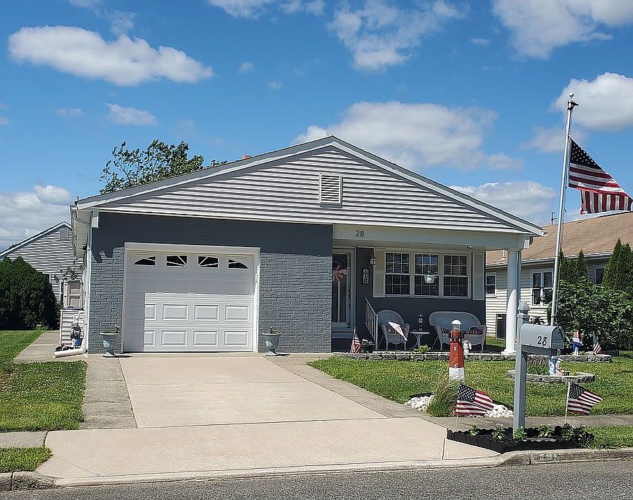 1st image of 28 Woodstock Dr