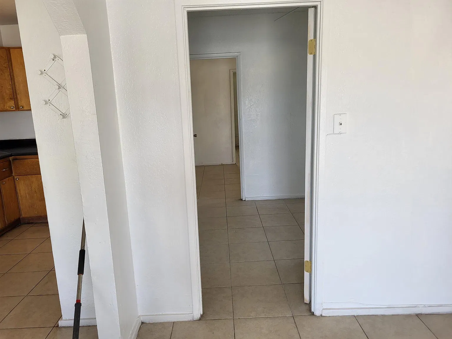 835 W 1st St — Photo 3