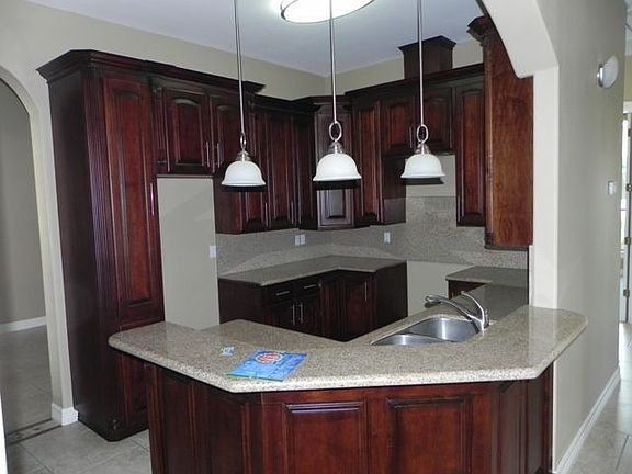 2nd image of 2020 Ascot Dr