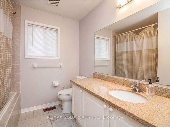 4th image of 35 Ridgefield Ct