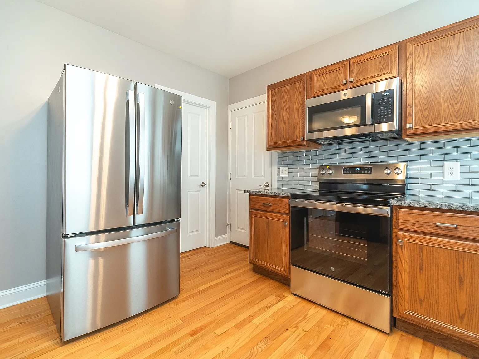 2 bed, $2,300 — Photo 1