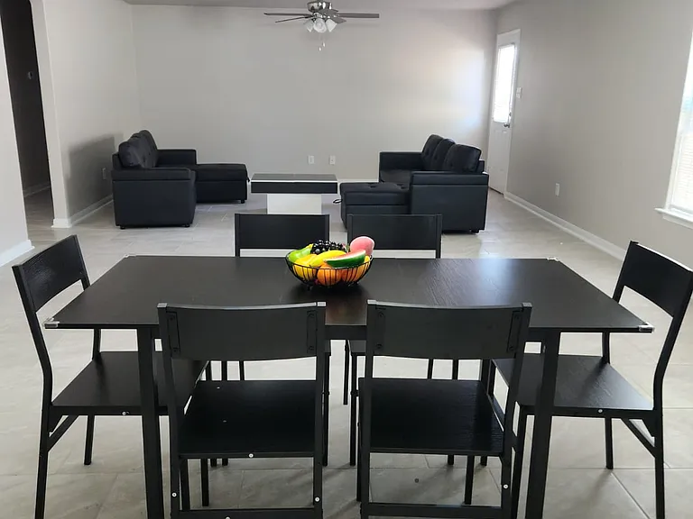 324 Yearwood Ln — Photo 1