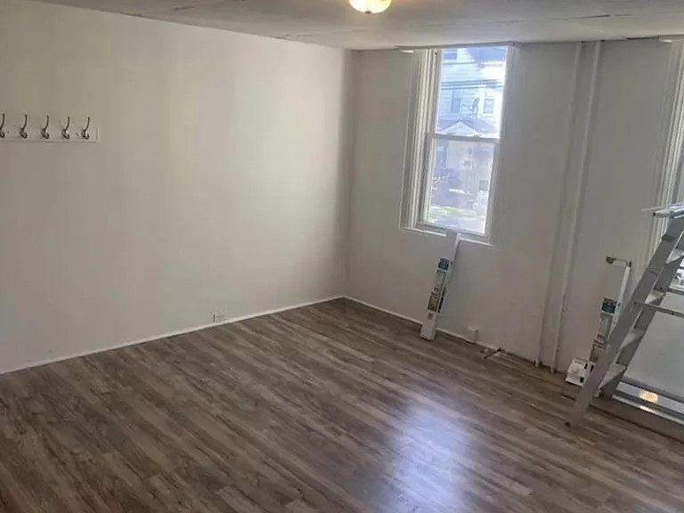 607 Lorenz Ave — Photo 5