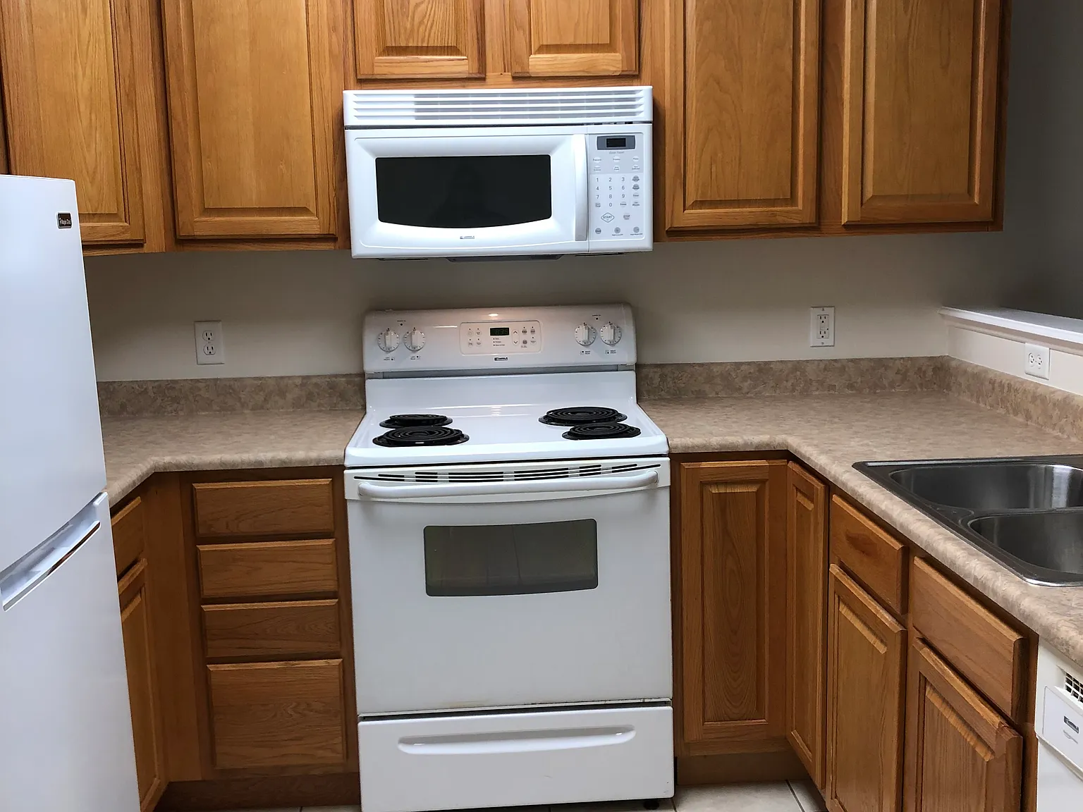 3 bed, 1600 sqft, $1,500 — Photo 4