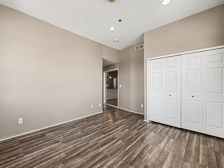 32821 Grand River Ave #B — Photo 16