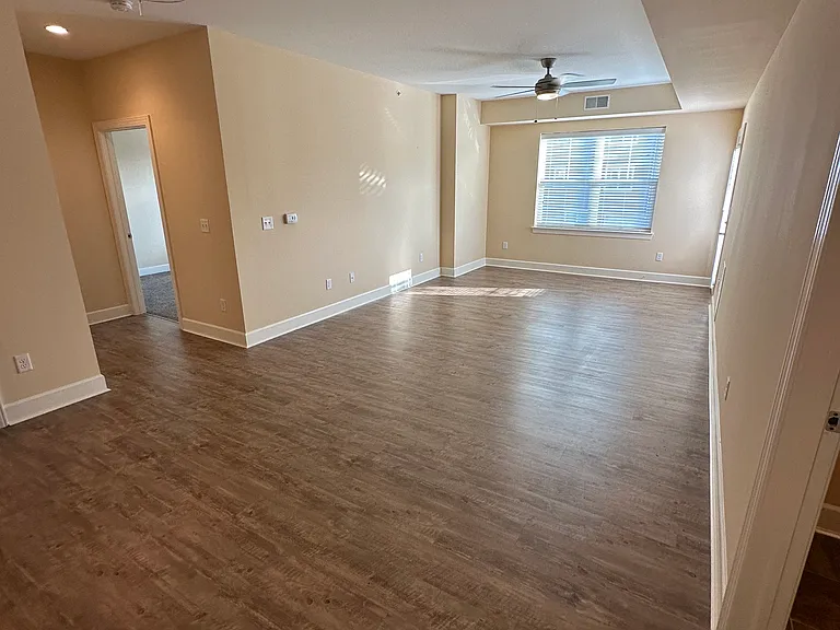 Dockside Village Apartments — Photo 37