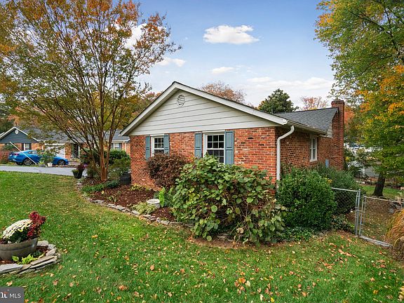 4th image of 4217 N Valiant Ct