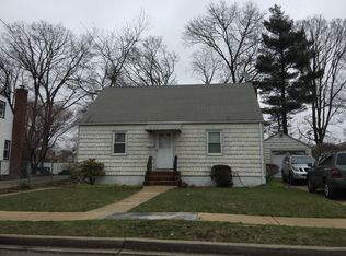10 Enness St, Roosevelt, NY 11575