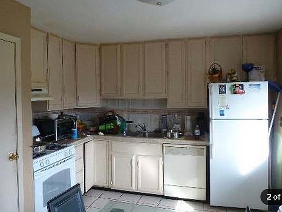 2nd image of 2410 Larch Ave
