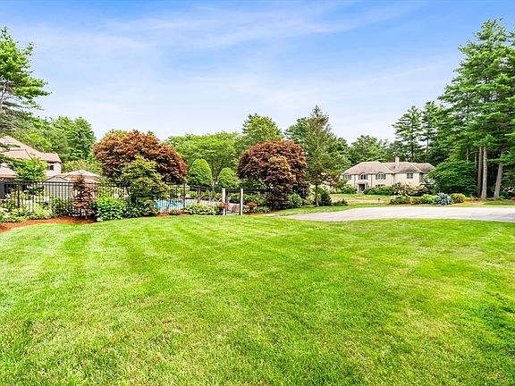 5th image of 7 Saddle Ridge Rd