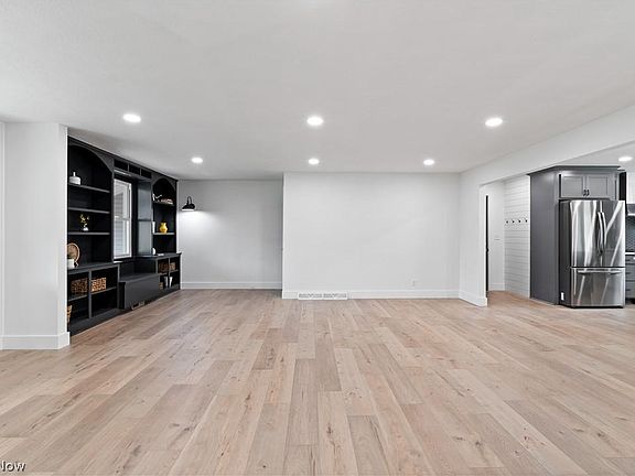 4th image of 1109 Nelson Ave