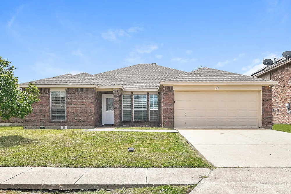 3 bed, 2.0 bath, 2016 sqft, $2,040 — Photo 1