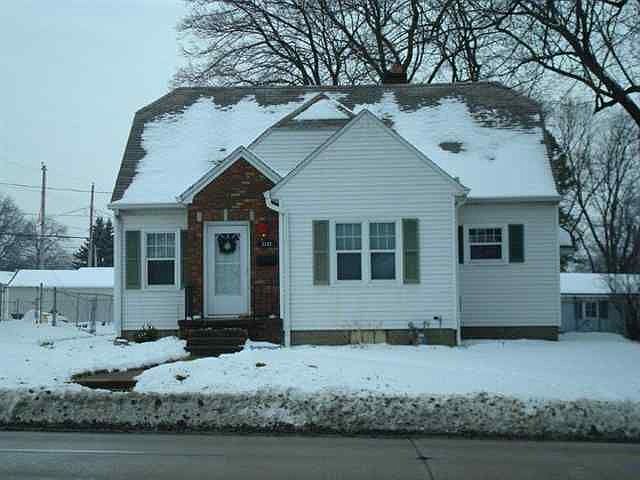 Home for Sale in Davenport, IA $105,000