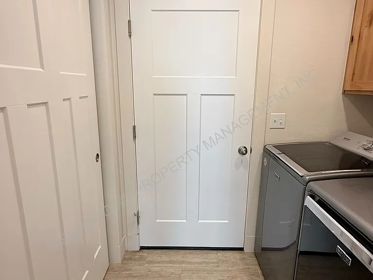 1616 Mosshart St — Photo 38
