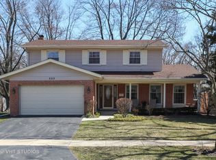 525 Castlewood Ln, Deerfield, IL