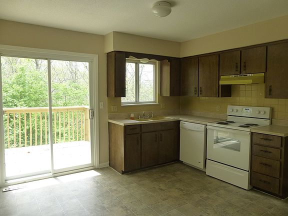 Appliances have actually been updated to stainless steel
