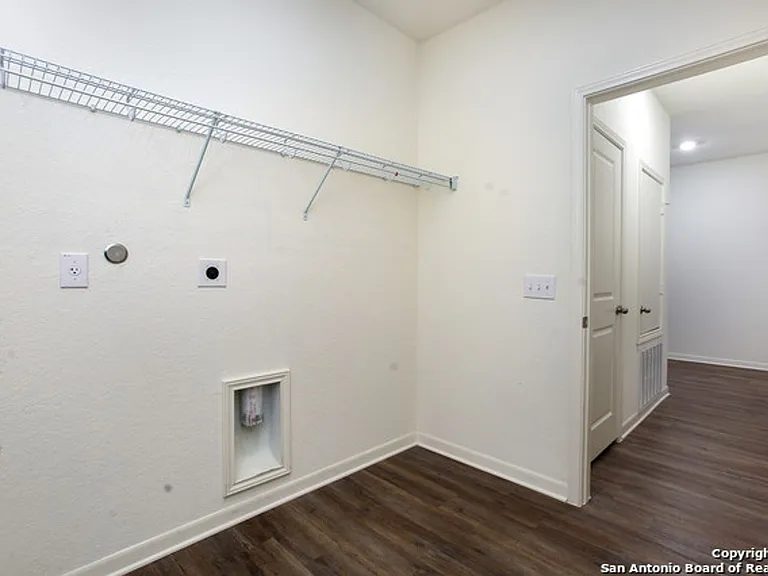 12530 Larissa — Photo 18