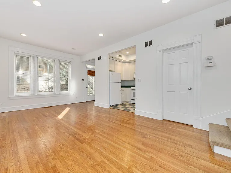 2103 N Kenmore Ave #1R — Photo 5