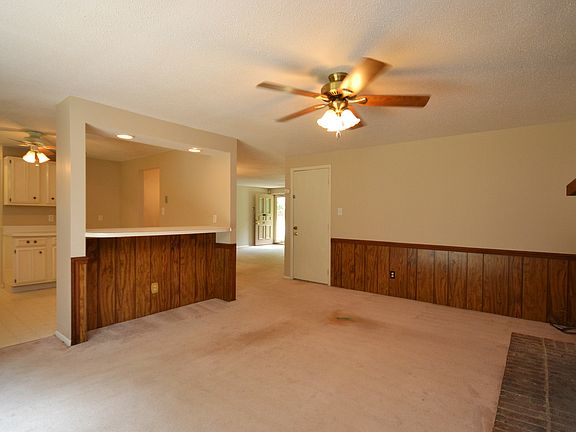 Family room towards breakfast bar
