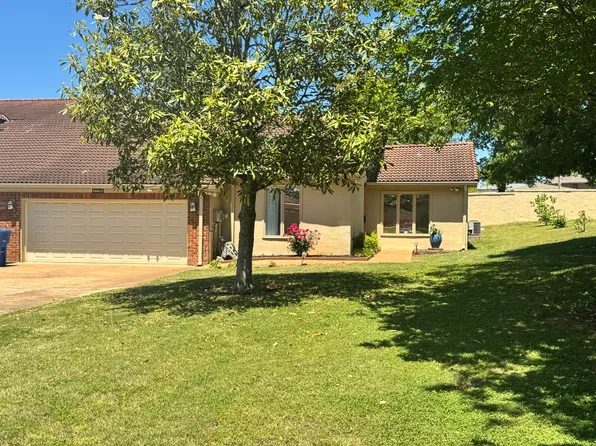 2136 Vaden Village Dr, Chattanooga, TN 37421