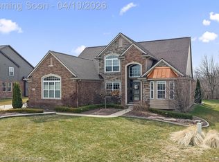 51839 Turnburry Dr, South Lyon, MI
