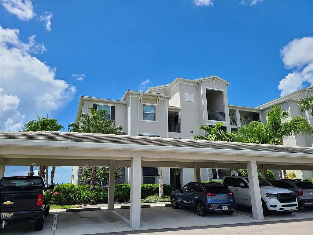 2 bed, 2.0 bath, 1151 sqft, $2,200 — Photo 2