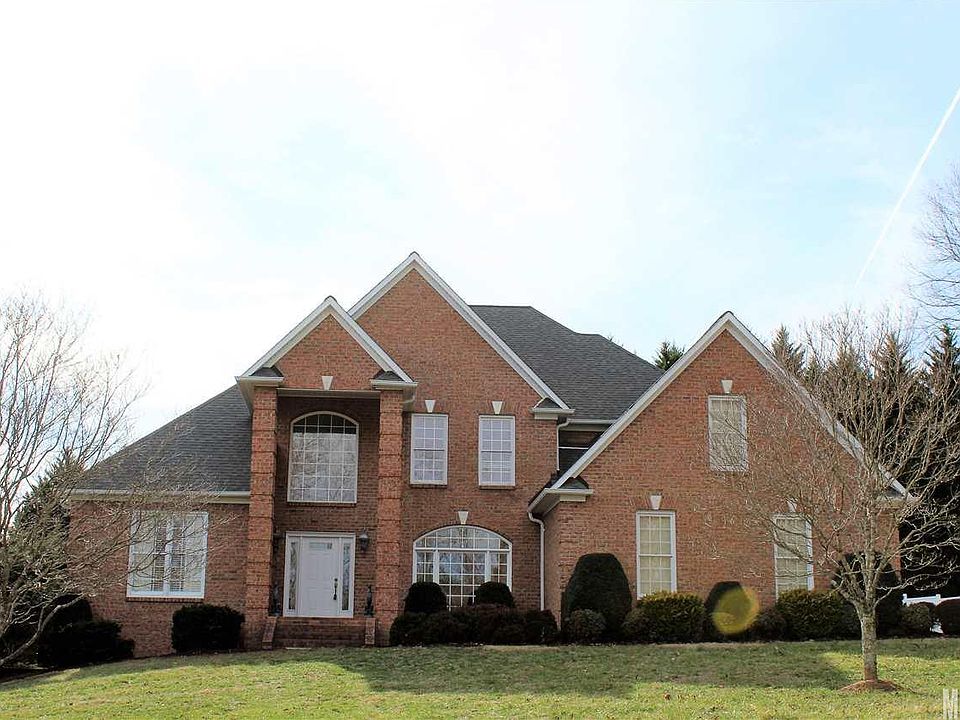 1st image of 2440 Thornfield Dr