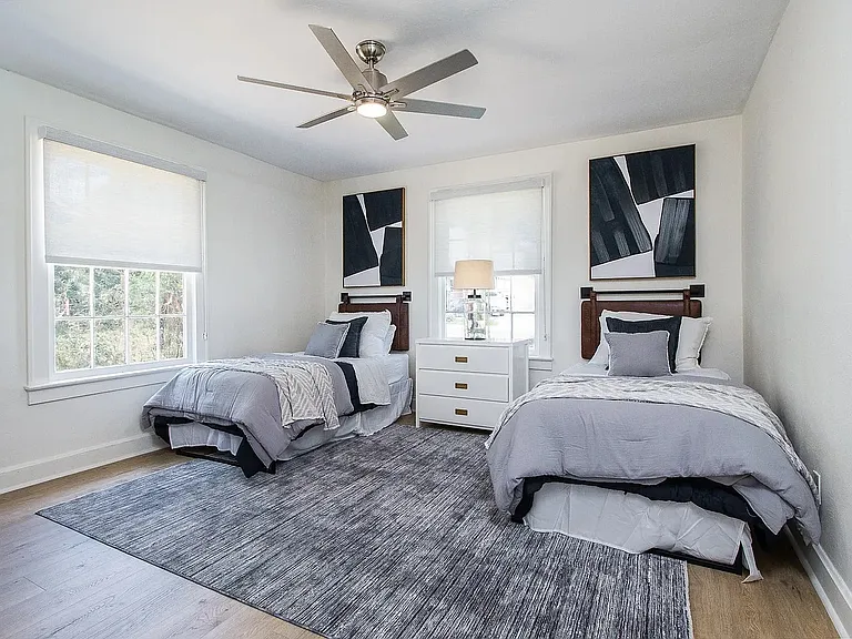 919 SW 6th Ave — Photo 12
